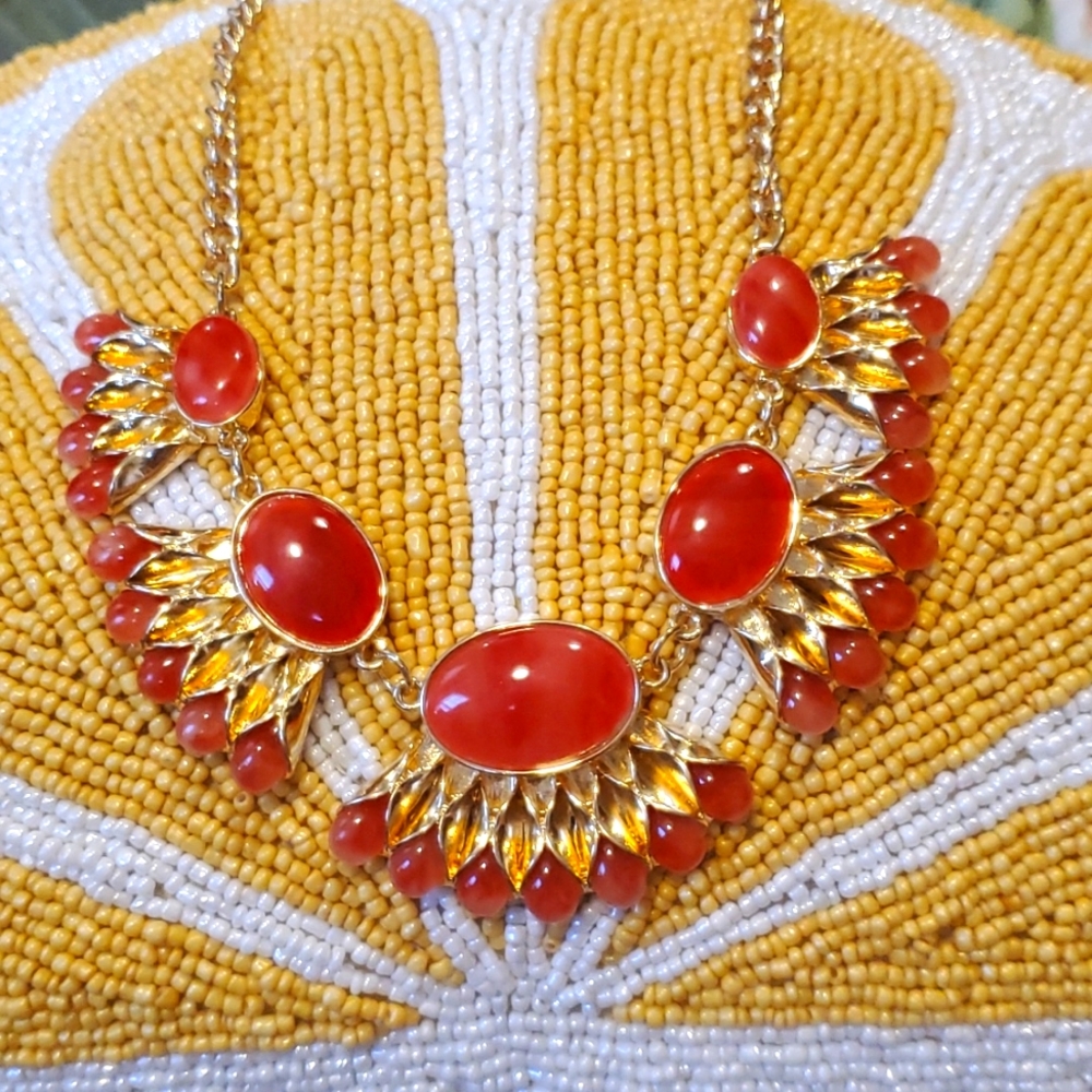 📸 Floral Statement Necklace with matching earrings